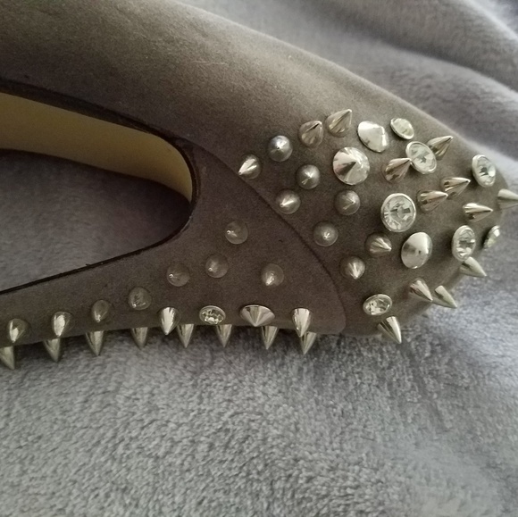 Henry Ferrera 7.5 suede studded heels - Picture 4 of 4